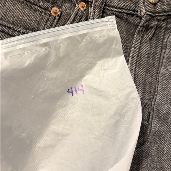 NEW BDG Essential Mid-Rise Denim Shorts NWT Size 26 - Picture 5 of 5